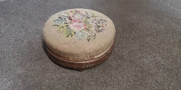 Two footstools (R)画像