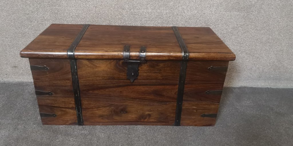 Mahogany trunkの画像