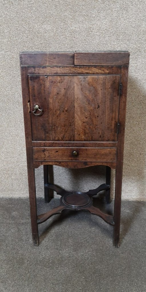 Mahogany washstandの画像