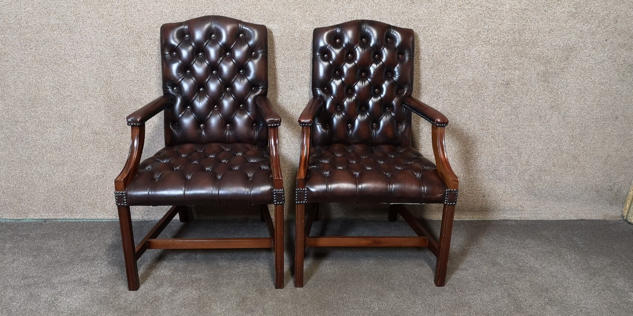 Pair Chesterfield library chairs画像