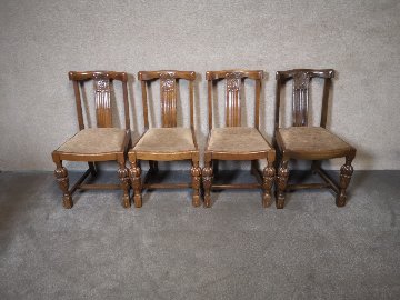 Oak table and 4 chairs画像
