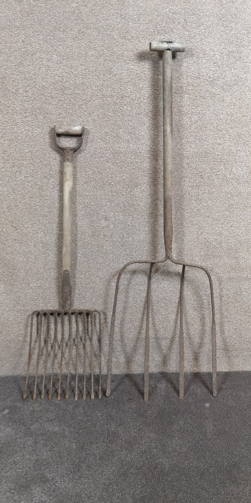 2 large forksの画像