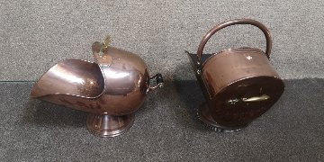 Two copper coal scuttles画像