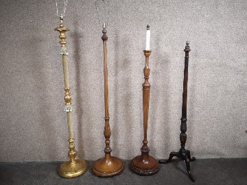 Four standard lamps A画像