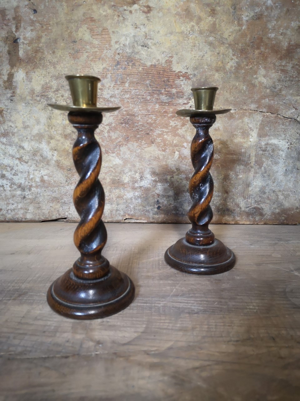 Pair of oak barley twist candle sticks画像