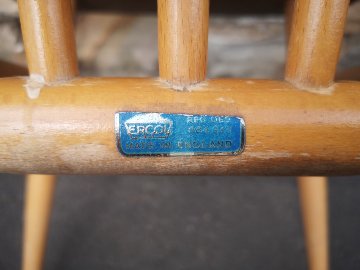 Six stick back chairs画像