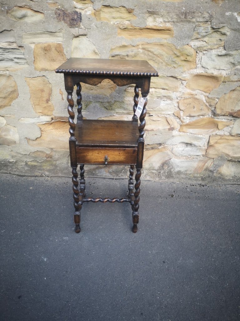 Oak barley twist plant tableの画像