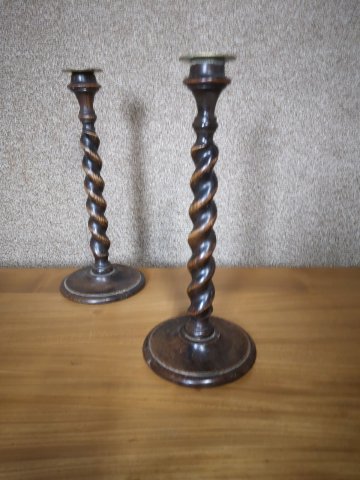 Pair barley twist candlesticks画像
