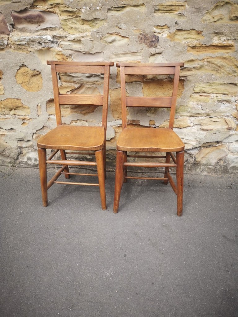 Pair Church chairsの画像