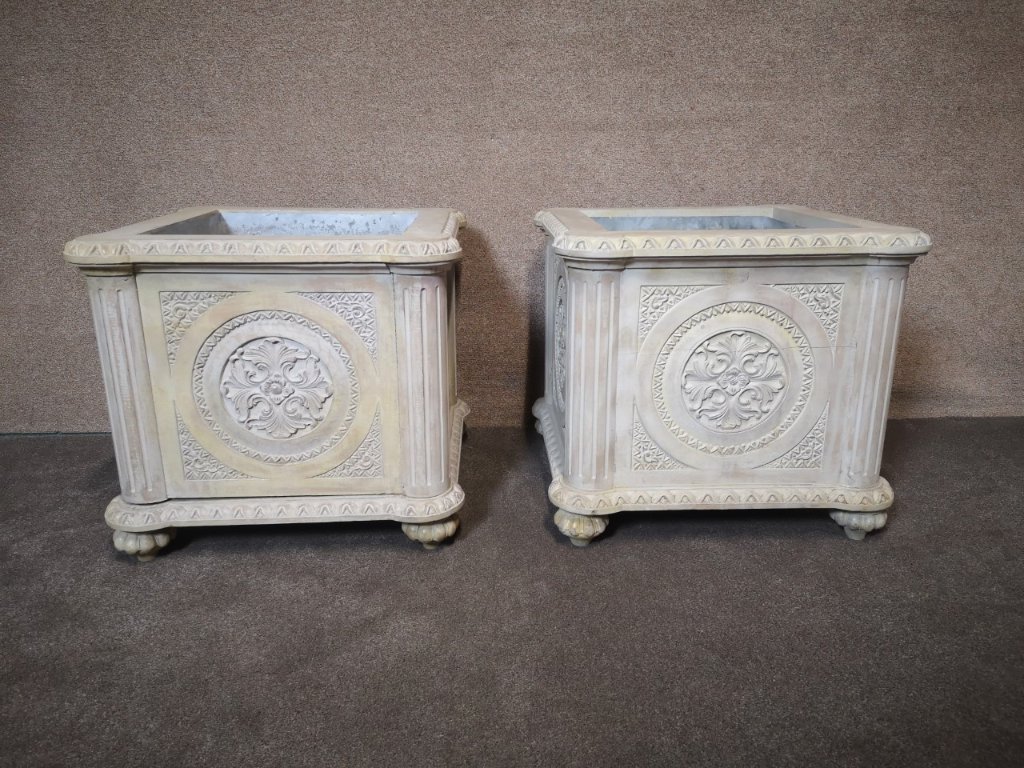 Pair of plantersの画像