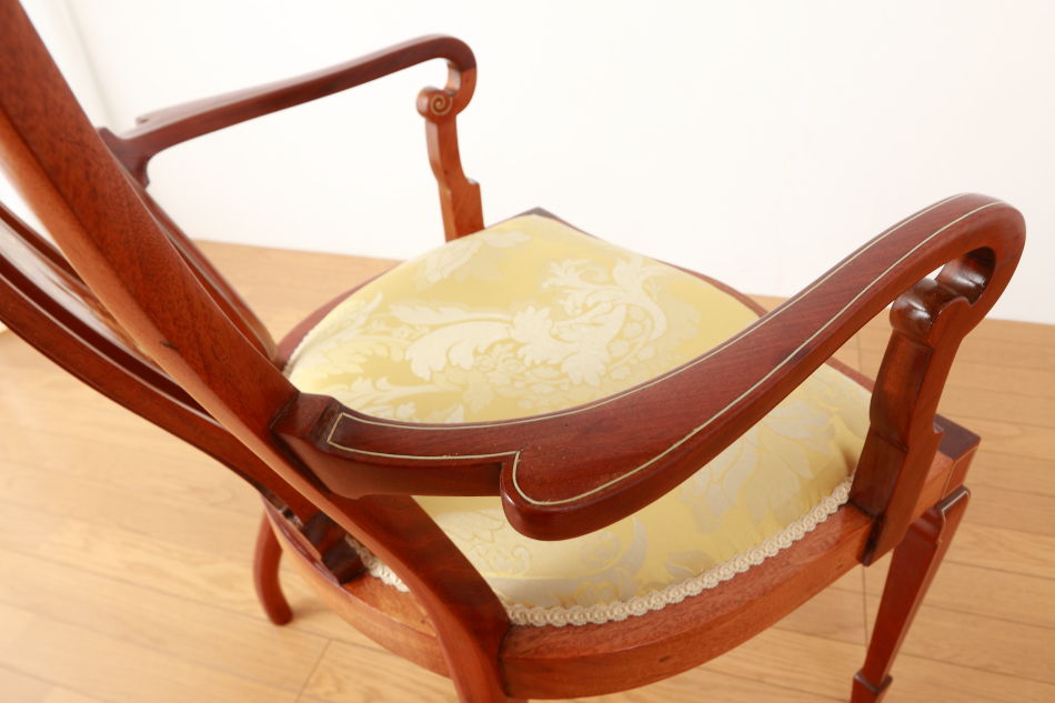 Edwardian inlaid mahogany chairの画像