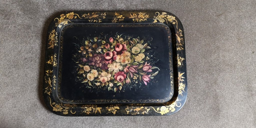 Large papier mache trayの画像