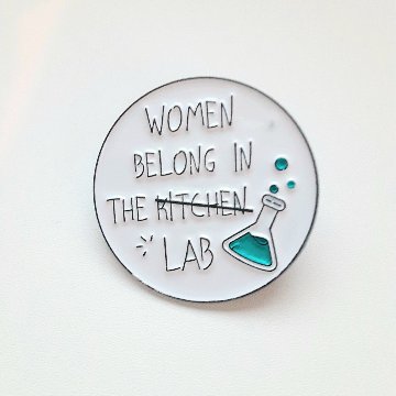 ピンバッジ　女性の居場所は研究室　大丈夫じゃなくて大丈夫　フェミニズムは女性を人間と捉える過激な考え方　飲んで読んで愛して　家父長制をぶっ潰せ　もっと読めの画像