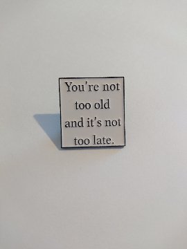 ピンバッジ 私今日を生き抜いた 無くなるかしれない物にあなたの幸せ左右させたらだめ 考えすぎを止める方法 年をとり過ぎでも手遅れでもない 私が休憩するのって合法だと思うけど  どんな強い女性にもそうの画像
