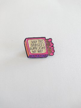 ピンバッジ   フルタイムフェミニスト 完璧より進歩 私が燃やした橋が行く道を照らしますように 全ての障害が見えるわけではない 熱々の愛をあなたに 書くことで何だって作れる の画像