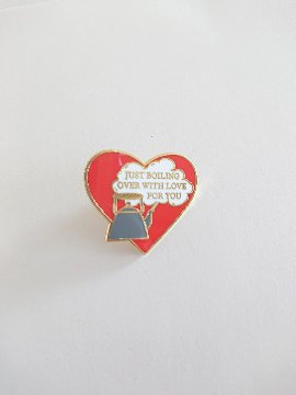 ピンバッジ   フルタイムフェミニスト 完璧より進歩 私が燃やした橋が行く道を照らしますように 全ての障害が見えるわけではない 熱々の愛をあなたに 書くことで何だって作れる の画像