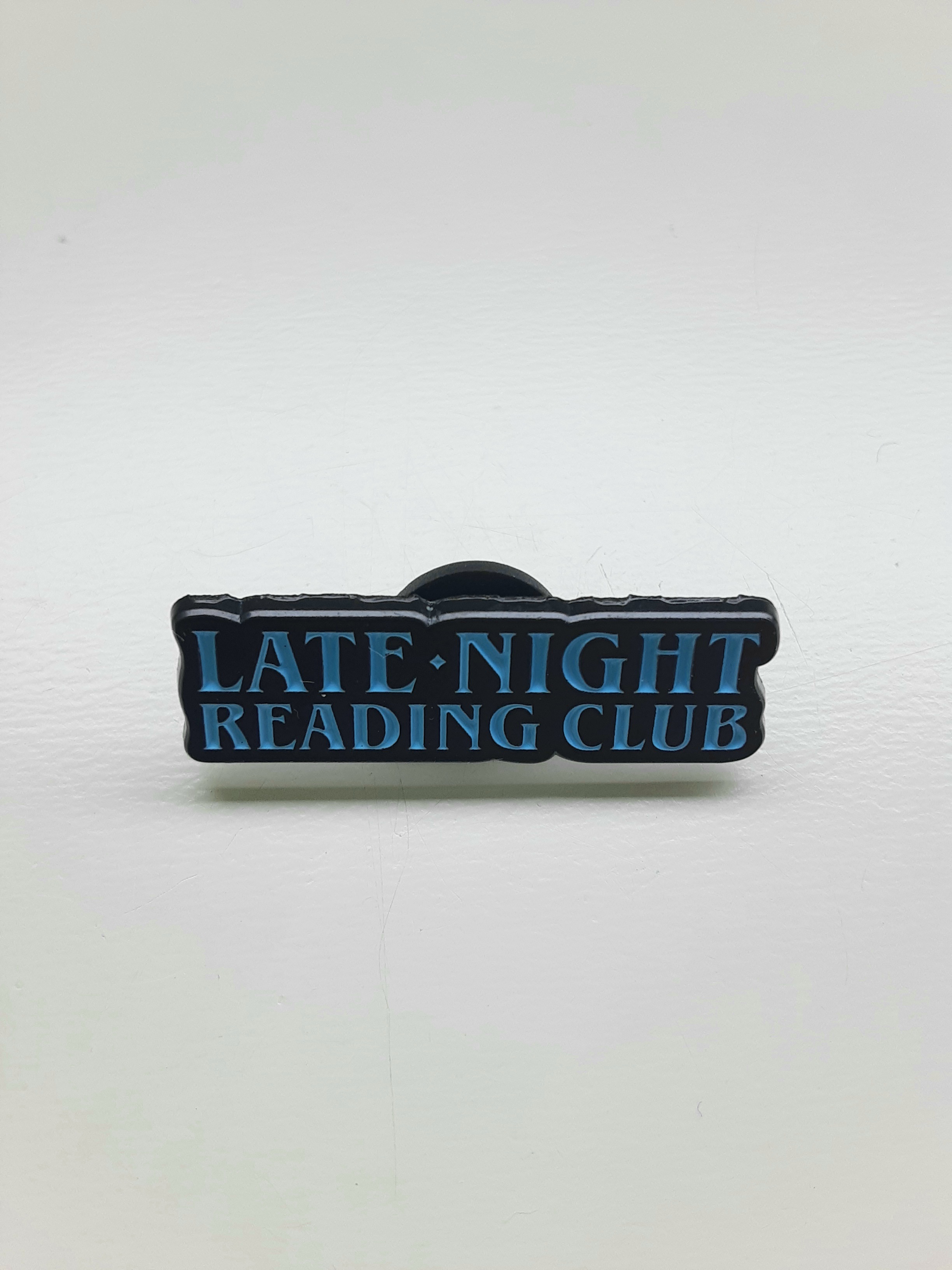 ピンバッジ　中絶をすべての人に安全・合法・合理的な金額・利用できるものに　夜更かし読書クラブ　幸せになるの忘れないで　THEY/THEM 自分のままで自分を生きる自分の為に　チーム・まだお布団の画像