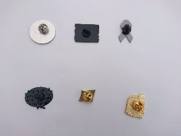 ピンバッジ　ストライキする人をサポートしよう 黙ってた女性として記憶されたくない スティグマを終わらせる あなたのままで充分 アセクシャルフラッグ　学術的ゴミの画像