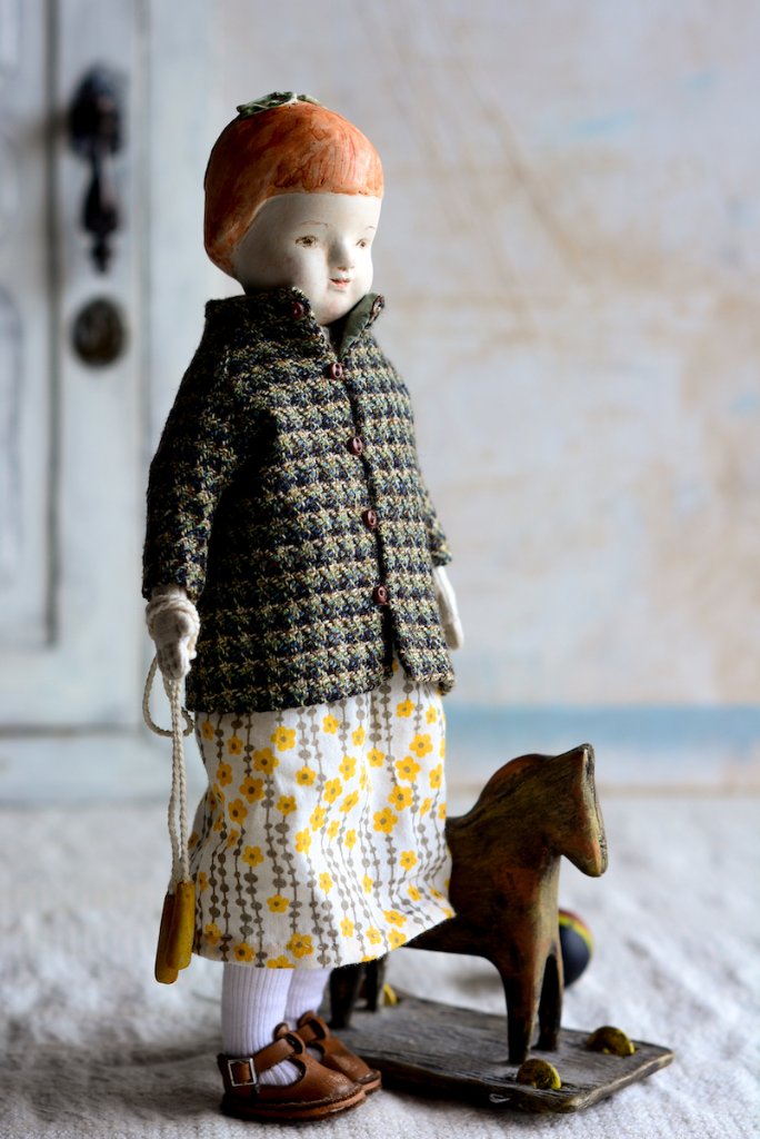 ドール（格子の上着）の画像