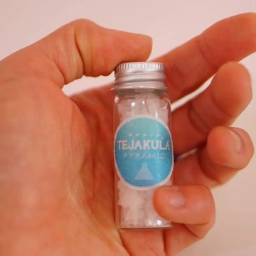 バリ伝統製法の美味しい天日塩 TEJAKURA ピラミッド＆詰替え用キューブの画像