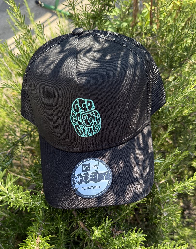 ＜GGI EGING CLUB × 9FORTY New Era＞ NEWロゴ刺繍 メッシュ キャップ　の画像