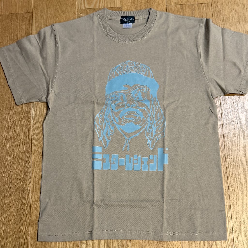 ＜GGI EGING CLUB × Mr.LEGEND＞レジェンドTEE（サンドカーキ)の画像