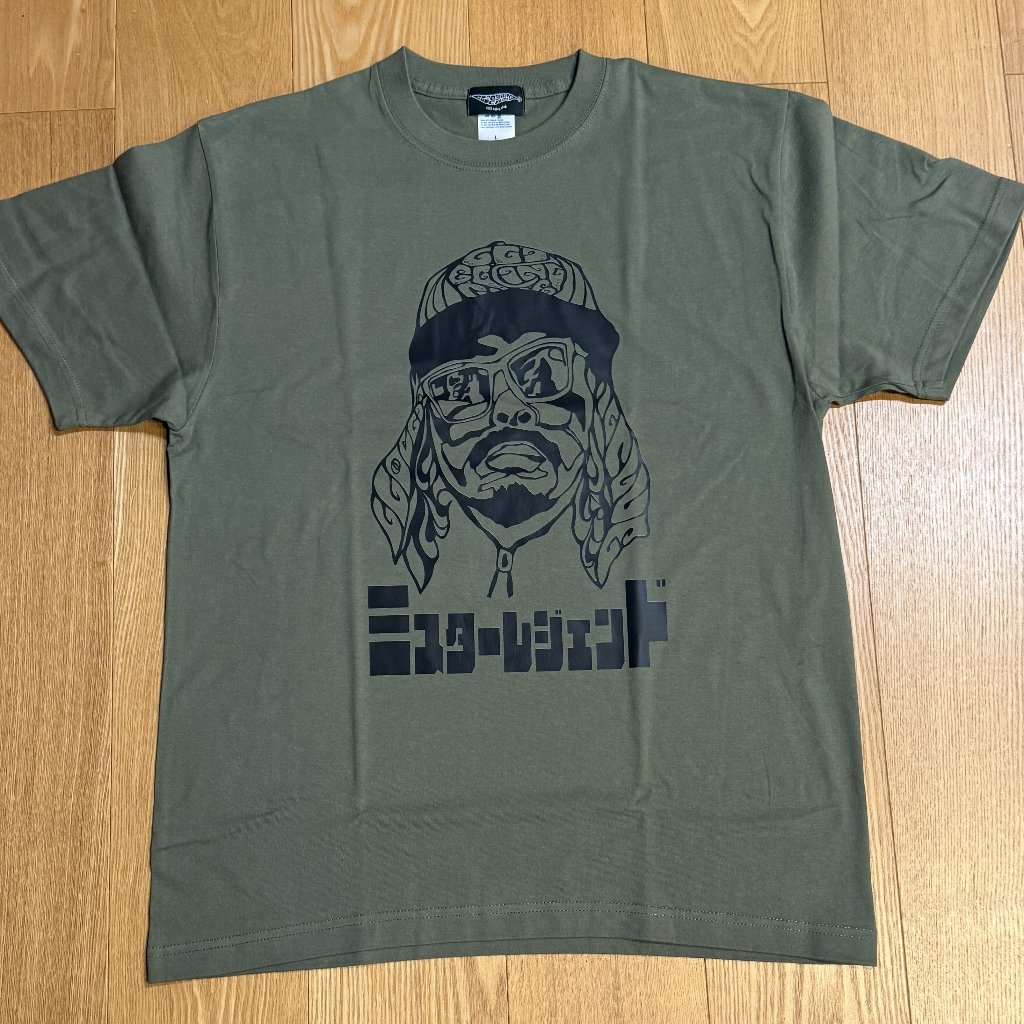 ＜GGI EGING CLUB × Mr.LEGEND＞ レジェンドTEE(ライトオリーブ)の画像