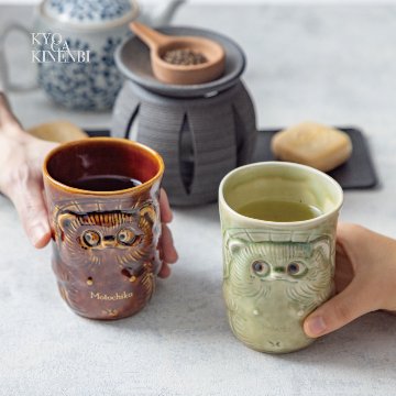 退職祝い 名入れ ペア 湯呑み 信楽焼 狸 日本土産 海外の方へ おしゃれ 高級 日本製 伝統工芸 縁起物 送別会 還暦祝い 古希 喜寿 長寿祝い 誕生日 プレゼント 結婚祝い ギフトの画像