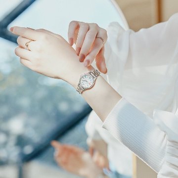 SSVV089 ｾｲｺｰﾙｷｱ【ﾉﾍﾞﾙﾃｨ付・ｷﾞﾌﾄ包装･ﾍﾞﾙﾄ調整無料･新品正規品】ｿｰﾗｰ電波　ﾚﾃﾞｨｰｽ腕時計 限定の画像
