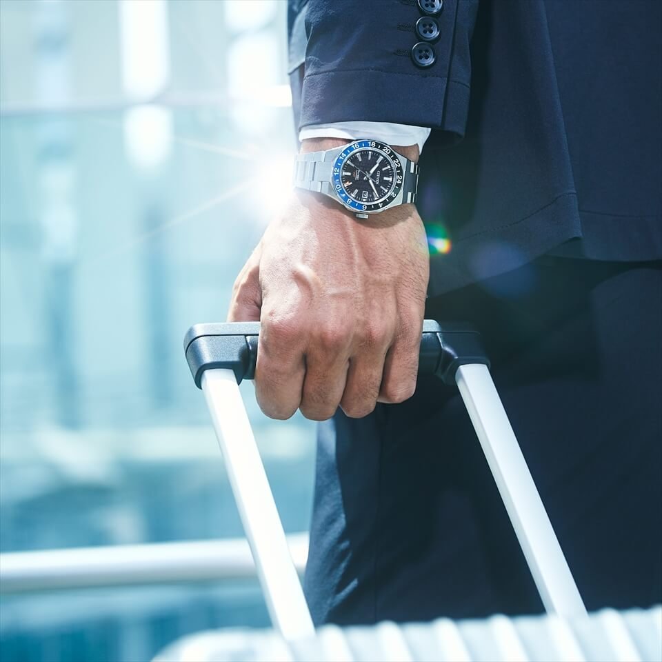 NB6031-56E シリーズ8【ノベルティ付・ｷﾞﾌﾄ包装･ベルト調整無料・国内正規品】腕時計 メンズ メカニカル GMTの画像