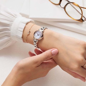 ES9474-59W ｴｸｼｰﾄﾞ【ﾉﾍﾞﾙﾃｨ付・国内正規品・ｷﾞﾌﾄ包装･ﾍﾞﾙﾄ調整無料】腕時計 ﾚﾃﾞｨｰｽ ｿｰﾗｰ電波の画像