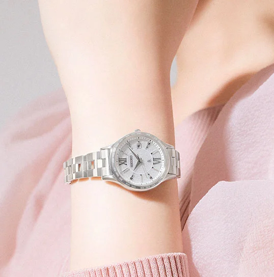 SSVV081 ｾｲｺｰﾙｷｱ【ﾉﾍﾞﾙﾃｨ付・ｷﾞﾌﾄ包装･ﾍﾞﾙﾄ調整無料･新品正規品】ｿｰﾗｰ電波　ﾚﾃﾞｨｰｽ腕時計の画像