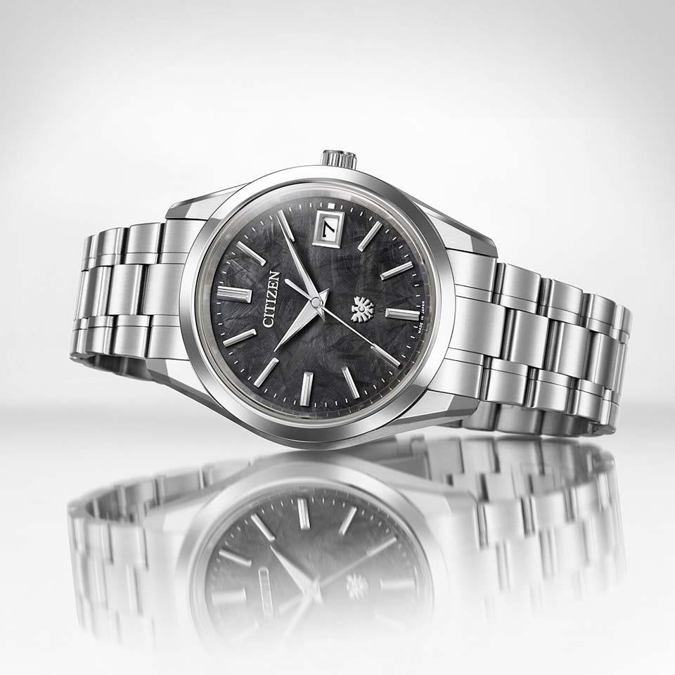 AQ4100-57E: ザ・シチズン【ノベルティ付･ギフト包装･ベルト調整無料･国内正規品】腕時計 メンズ ソーラー メタリック塗装文字板の画像