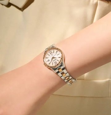 SSVV082 ｾｲｺｰﾙｷｱ【ﾉﾍﾞﾙﾃｨ付・ｷﾞﾌﾄ包装･ﾍﾞﾙﾄ調整無料･新品正規品】ｿｰﾗｰ電波　ﾚﾃﾞｨｰｽ腕時計の画像