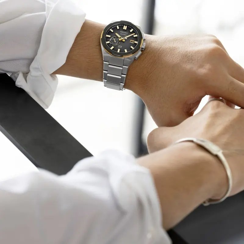 SBXD026・ｾｲｺｰｱｽﾄﾛﾝ【ﾉﾍﾞﾙﾃｨ付・ｷﾞﾌﾄ包装・ﾍﾞﾙﾄ調整無料・新品正規品】GPSｿｰﾗｰ電波 ﾒﾝｽﾞ腕時計の画像