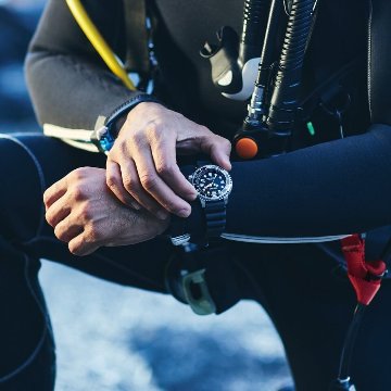 BN0156-05E ﾌﾟﾛﾏｽﾀｰ【ノベルティ付・ｷﾞﾌﾄ包装･ベルト調整無料・国内正規品】腕時計 メンズ ソーラーの画像