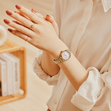 SSQW092 ｾｲｺｰﾙｷｱ【ﾉﾍﾞﾙﾃｨ付・ｷﾞﾌﾄ包装･ﾍﾞﾙﾄ調整無料･新品正規品】ｿｰﾗｰ電波　ﾚﾃﾞｨｰｽ腕時計の画像