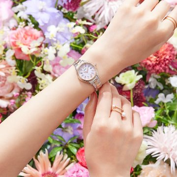 SSQW092 ｾｲｺｰﾙｷｱ【ﾉﾍﾞﾙﾃｨ付・ｷﾞﾌﾄ包装･ﾍﾞﾙﾄ調整無料･新品正規品】ｿｰﾗｰ電波　ﾚﾃﾞｨｰｽ腕時計の画像