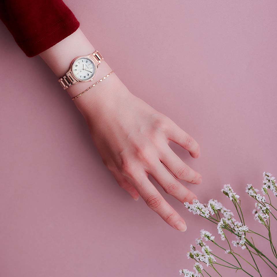 ES9497-96A ｸﾛｽｼｰ【ﾉﾍﾞﾙﾃｨ付･国内正規品･ｷﾞﾌﾄ包装･ﾍﾞﾙﾄ調整無料】ｿｰﾗｰ電波 ﾚﾃﾞｨｽ腕時計 ｼﾝﾌﾟﾙｱｼﾞｬｽﾄの画像