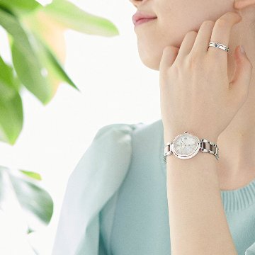 ES9465-50W クロスシー【ノベルティ付・国内正規品】【ｷﾞﾌﾄ包装･ｻｲｽﾞ調整無料】ｿｰﾗｰ電波　レディース腕時計 の画像