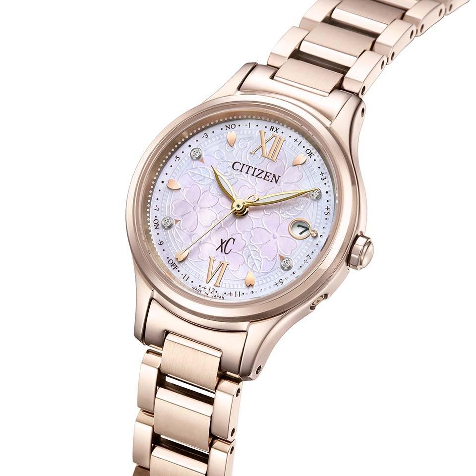 ES9498-77N:ｸﾛｽｼｰ【ﾉﾍﾞﾙﾃｨ付･国内正規品･ｷﾞﾌﾄ包装･ﾍﾞﾙﾄ調整無料】ｿｰﾗｰ電波 ﾚﾃﾞｨｽ腕時計 ｼﾝﾌﾟﾙｱｼﾞｬｽﾄ 限定の画像