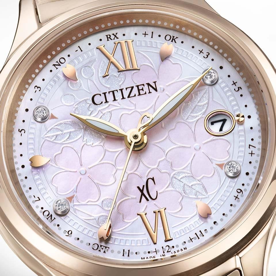 ES9498-77N:ｸﾛｽｼｰ【ﾉﾍﾞﾙﾃｨ付･国内正規品･ｷﾞﾌﾄ包装･ﾍﾞﾙﾄ調整無料】ｿｰﾗｰ電波 ﾚﾃﾞｨｽ腕時計 ｼﾝﾌﾟﾙｱｼﾞｬｽﾄ 限定の画像