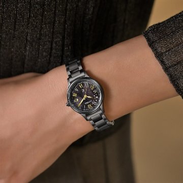 ES9495-59E ｸﾛｽｼｰ【ﾉﾍﾞﾙﾃｨ付･国内正規品･ｷﾞﾌﾄ包装･ﾍﾞﾙﾄ調整無料】ｿｰﾗｰ電波 ﾚﾃﾞｨｽ腕時計 限定の画像