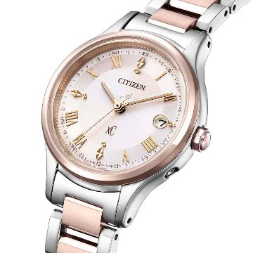 ES9496-64W ｸﾛｽｼｰ【ﾉﾍﾞﾙﾃｨ付･国内正規品･ｷﾞﾌﾄ包装･ﾍﾞﾙﾄ調整無料】ｿｰﾗｰ電波 ﾚﾃﾞｨｽ腕時計 ｼﾝﾌﾟﾙｱｼﾞｬｽﾄ 北川景子さん広告着用ﾓﾃﾞﾙの画像