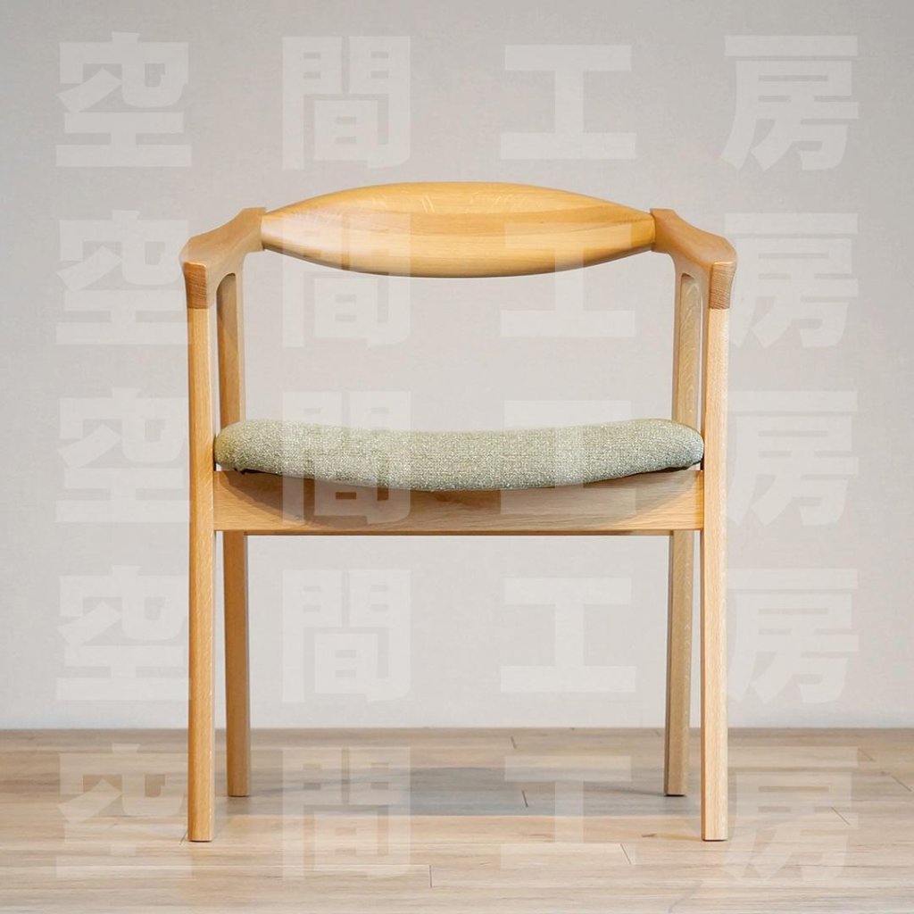 スタイリッシュなアームチェア (TYタイプ・国産品)の画像