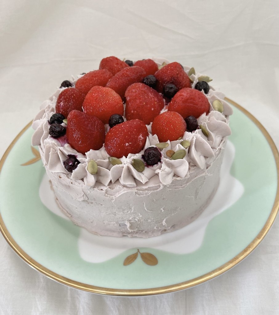 【冷凍便】オーガニックストロベリーケーキ（お誕生日・クリスマス・記念日に）の画像