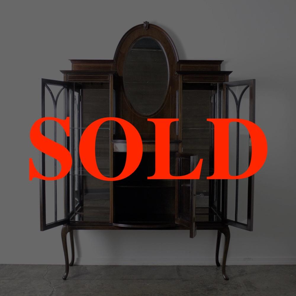 イギリス アンティーク キャビネットの画像