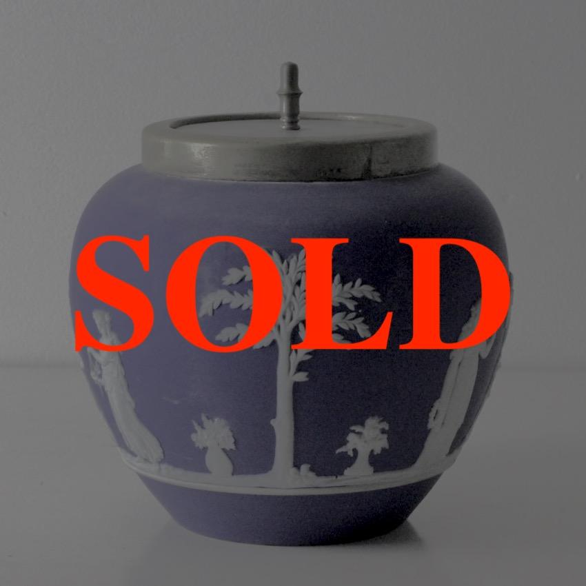 アンティーク ウェッジウッド ジャスパーウェア ビスケットバレルの画像