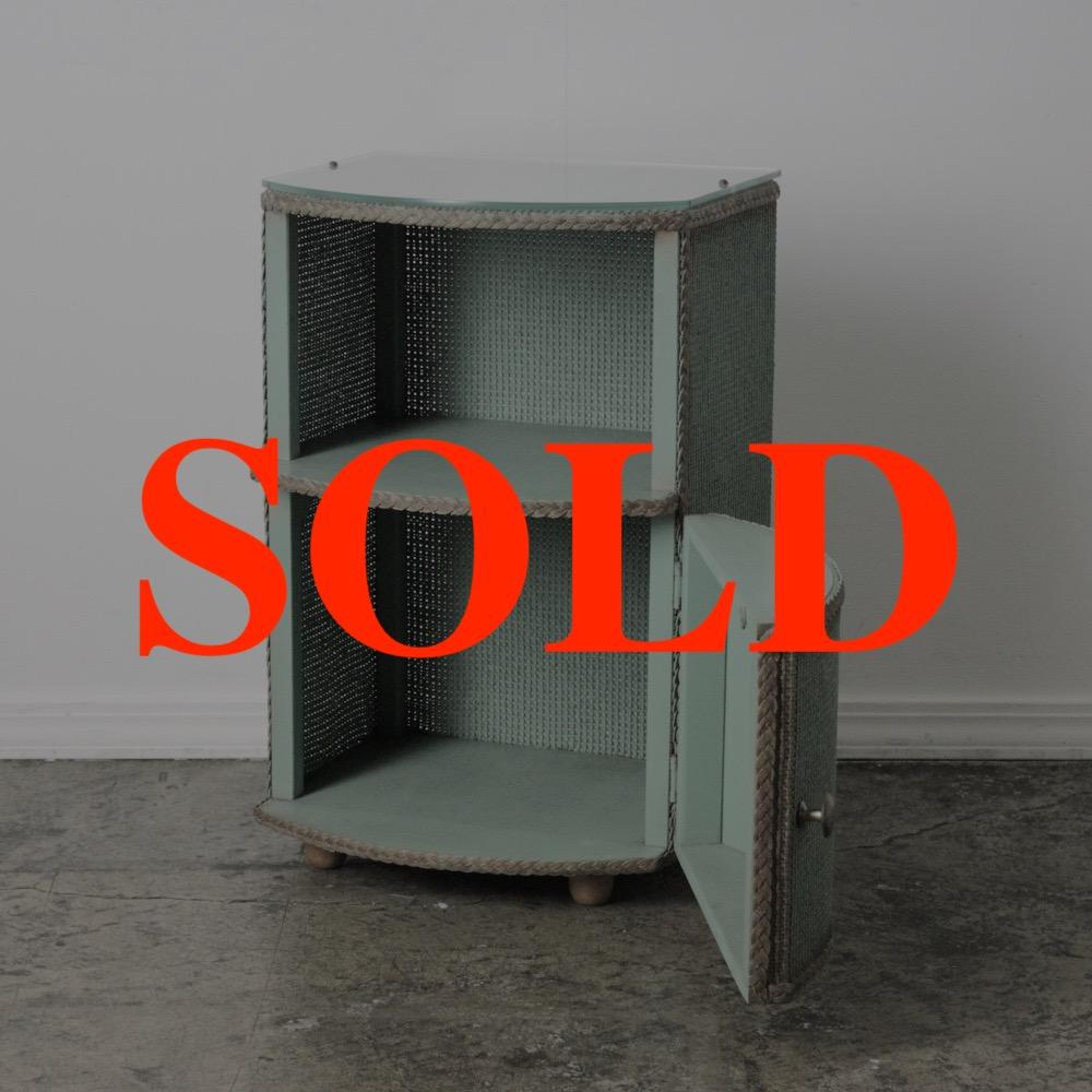 イギリス ヴィンテージ ベッドサイドキャビネットの画像