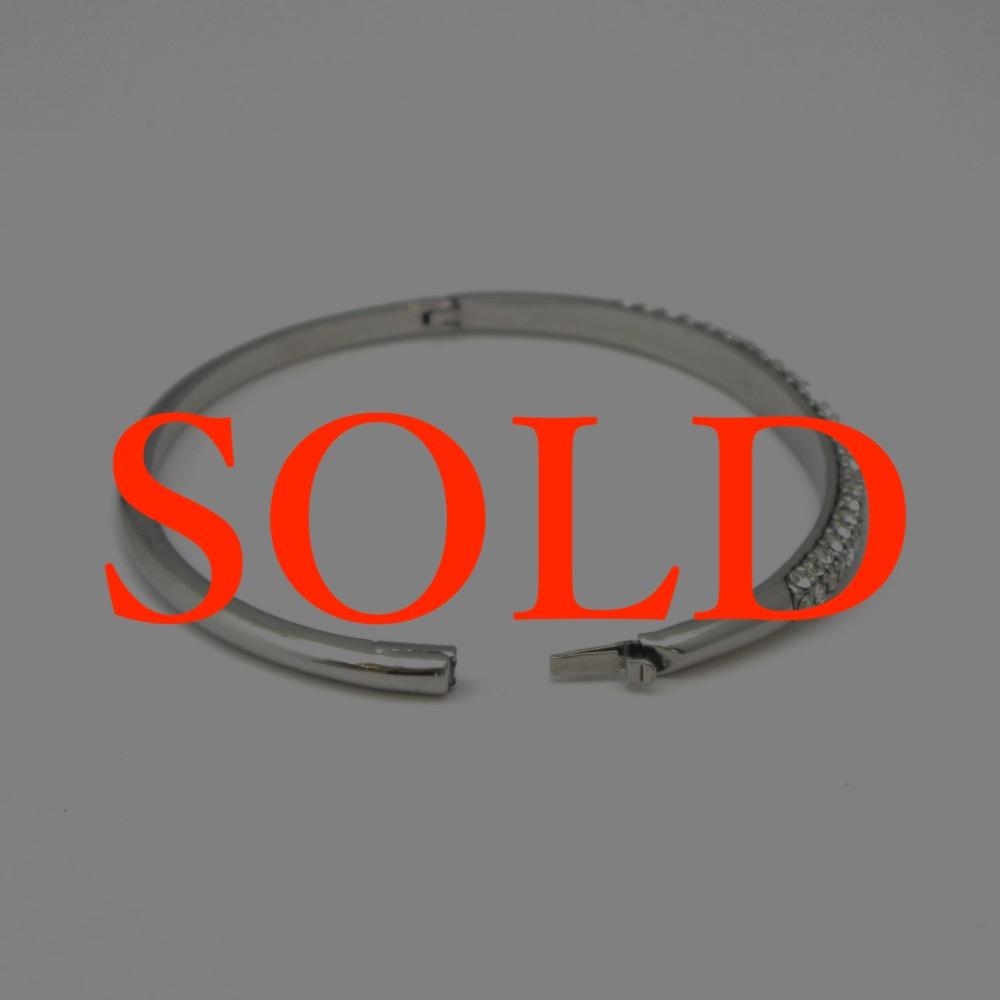 MONET ラインストーン バングルの画像